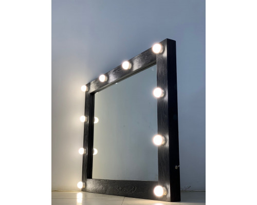 Черное зеркало для ванной комнаты из дерева с подсветкой 70х70