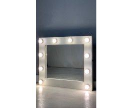 Зеркало для ванной из дерева с подсветкой лампочками 80х80 см