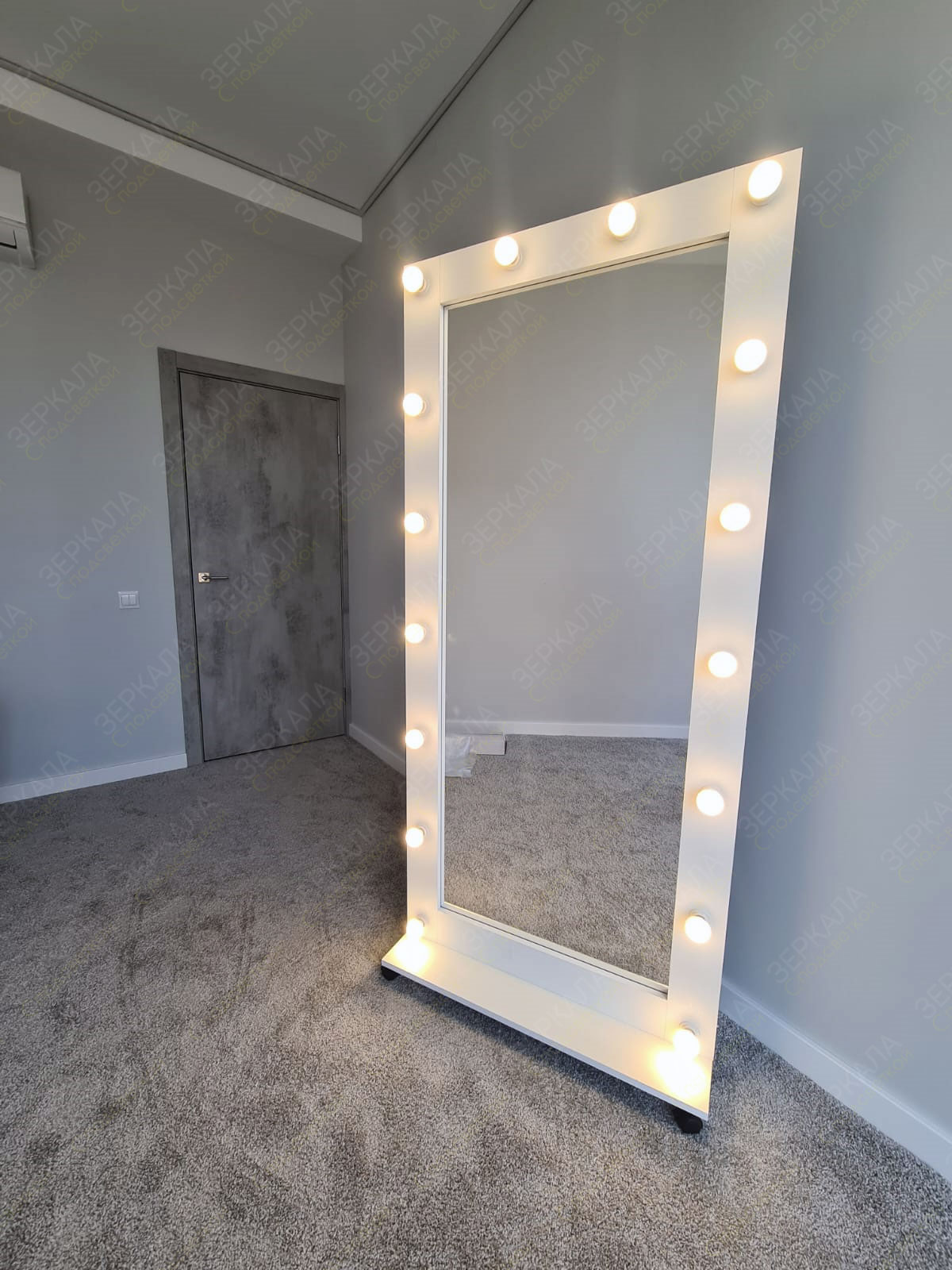 белое гримерное зеркало со светодиодными лампочками в раме 180х80 см