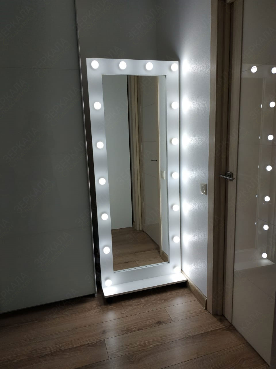 гримерное зеркало с подсветкой на подставке в раме 180х70 см